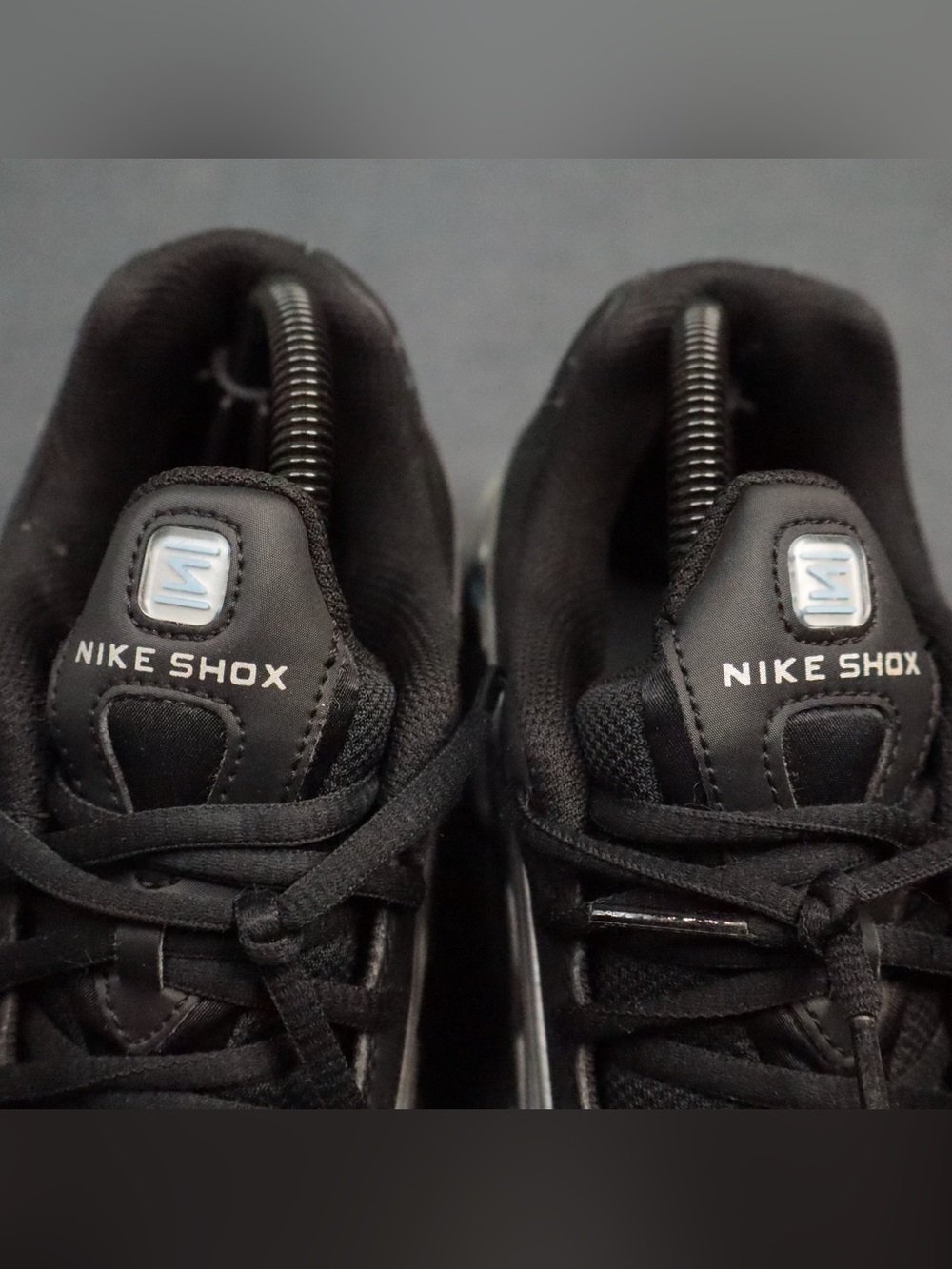 Nike Shox R4 Youth Size 7Y Womens 8.5 Metallic Silver Black Blue CW2626-004 - Picture 9 of 15